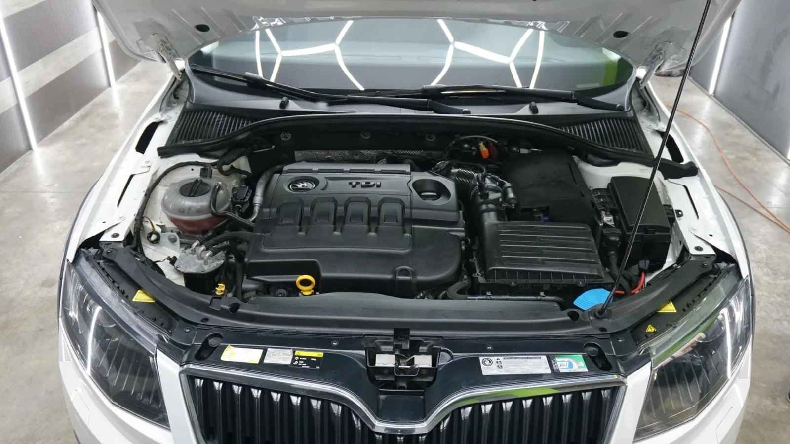 Skoda Octavia Scout , снимка 11 - Автомобили и джипове - 54746955
