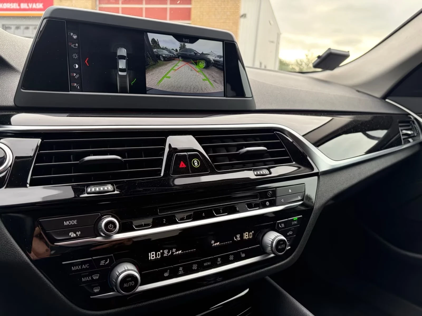 BMW 530E Hybrid iPerformance M-Sport Led Aut R20, снимка 8 - Автомобили и джипове - 54966280