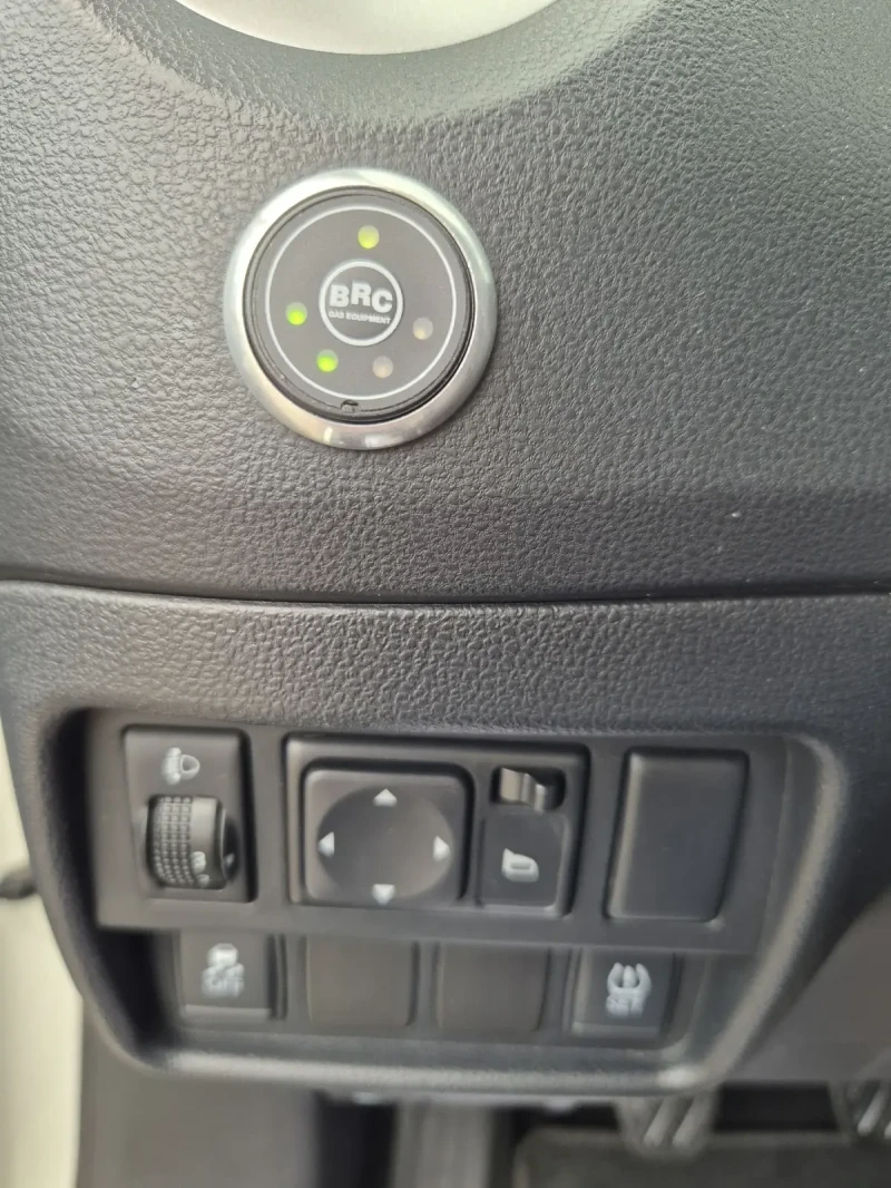 Nissan Juke 1, 6 Benz/ Gaz face lift като нова!, снимка 14 - Автомобили и джипове - 52009633