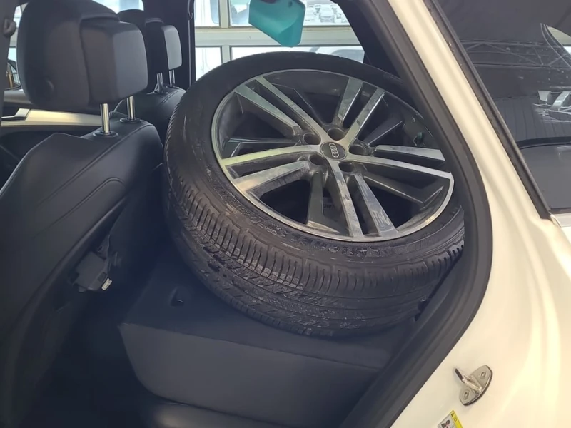 Audi Q5 * PROGRESSIV * CARFAX * БЕЗ ПЪРВОНАЧАЛНА ВНОСКА, снимка 13 - Автомобили и джипове - 53005153