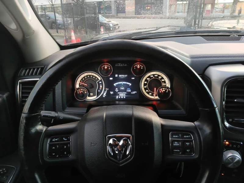 Dodge RAM 1500 4WD Quad Cab 140.5" Sport* V8 HEMI* , снимка 9 - Автомобили и джипове - 53058536