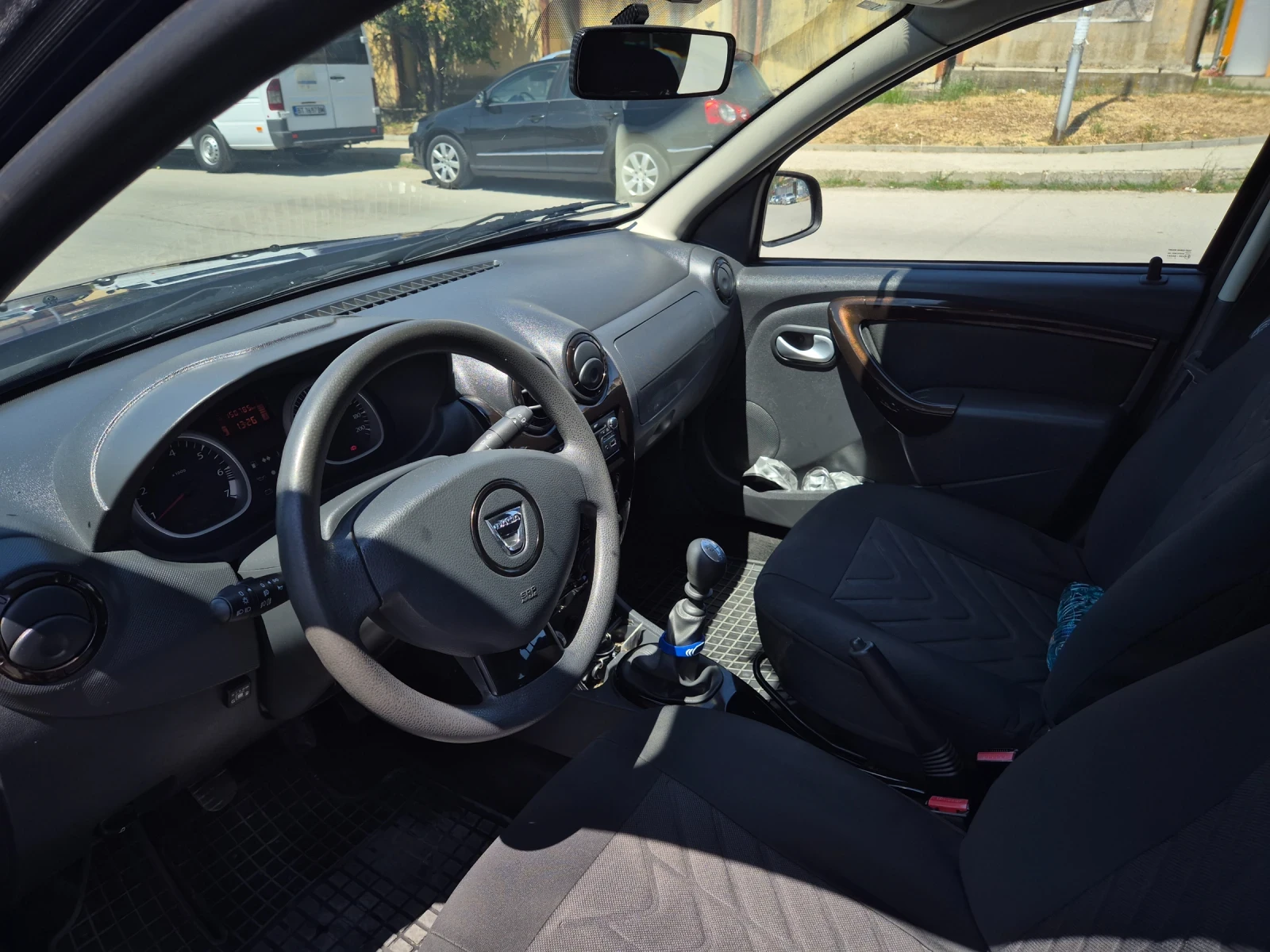 Dacia Duster 1.6 газ 4х4 - изображение 7