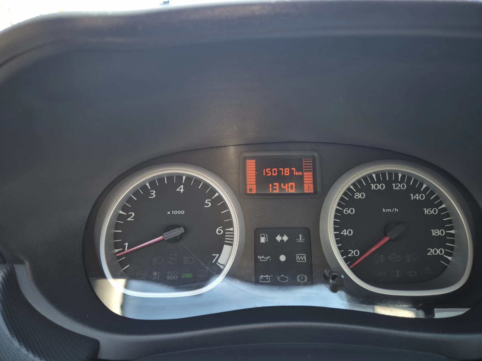 Dacia Duster 1.6 газ 4х4 - изображение 8