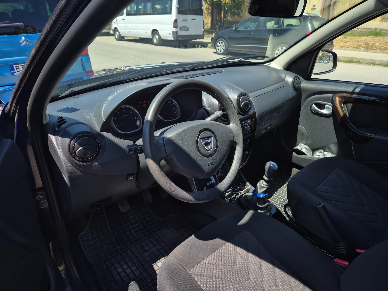 Dacia Duster 1.6 газ 4х4 - изображение 6