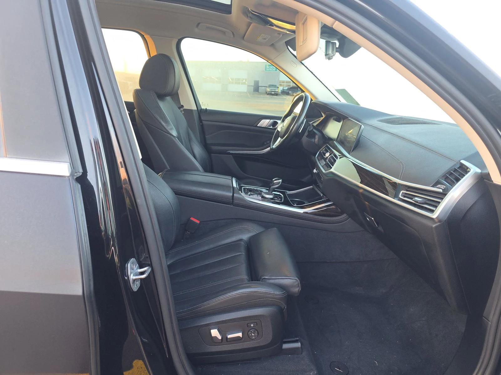 BMW X7 Black Sapphire Metallic - изображение 10