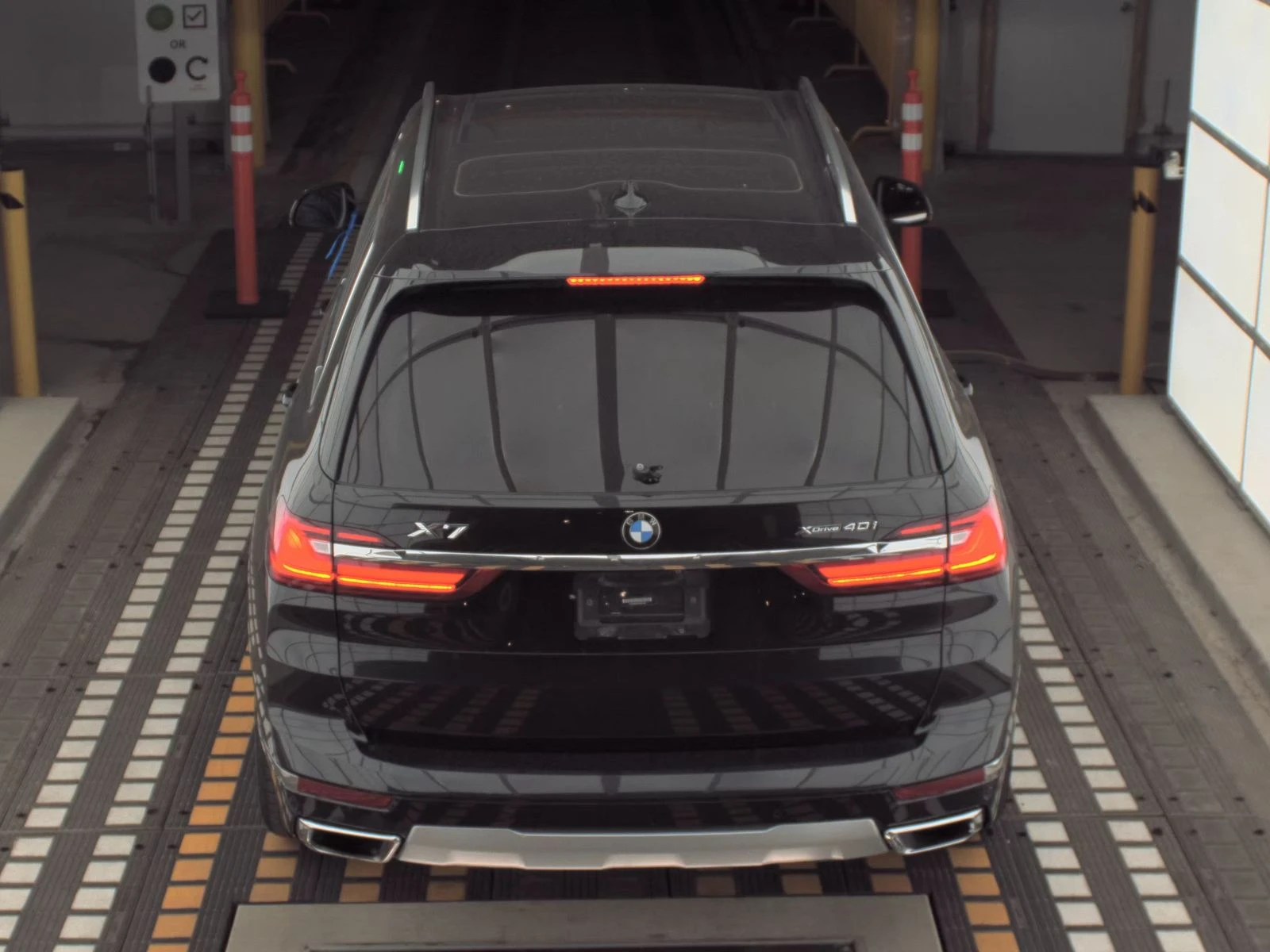 BMW X7 Black Sapphire Metallic - изображение 6