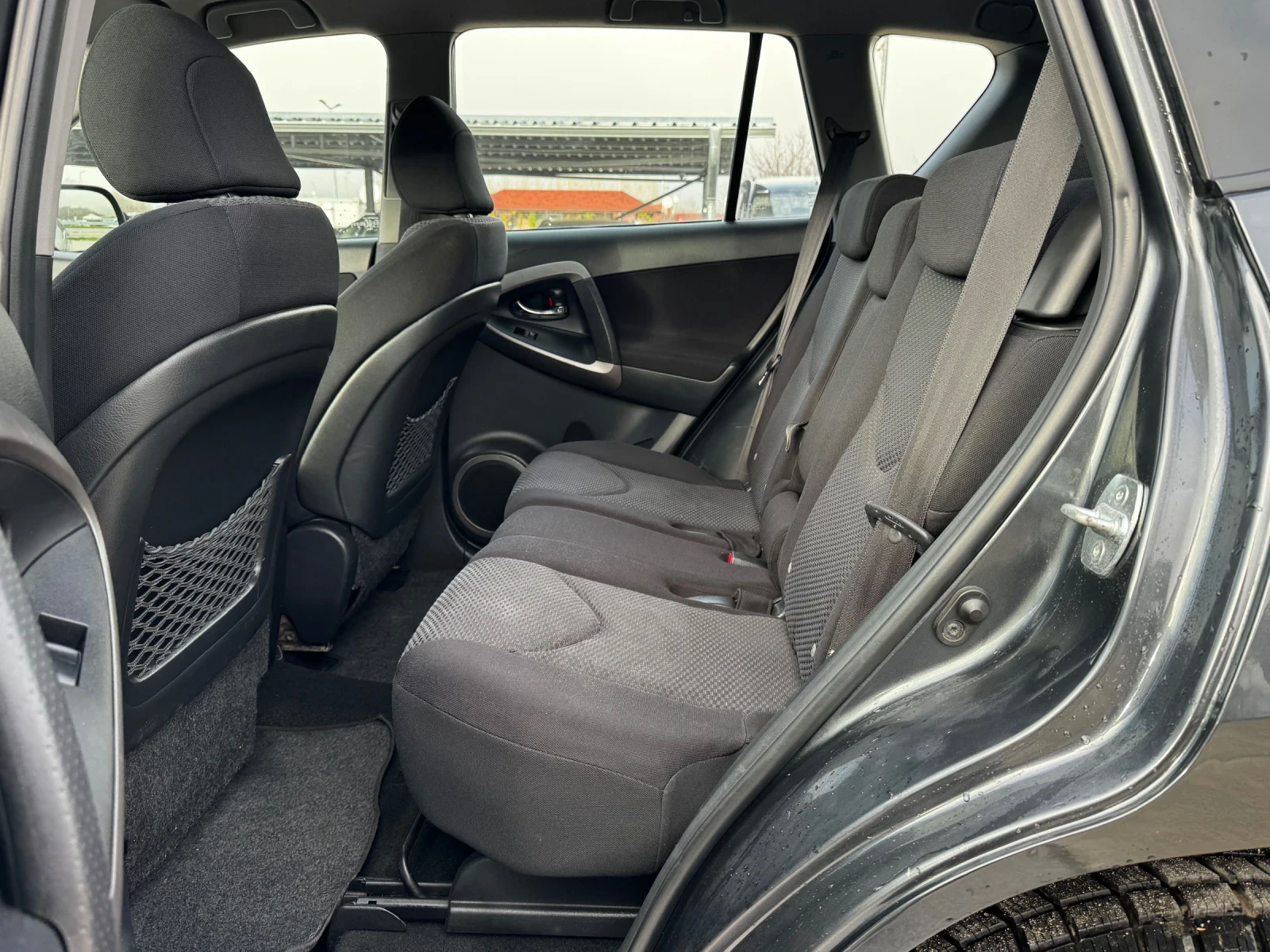 Toyota Rav4 2.2D4D ИТАЛИЯ 4х4 - изображение 8