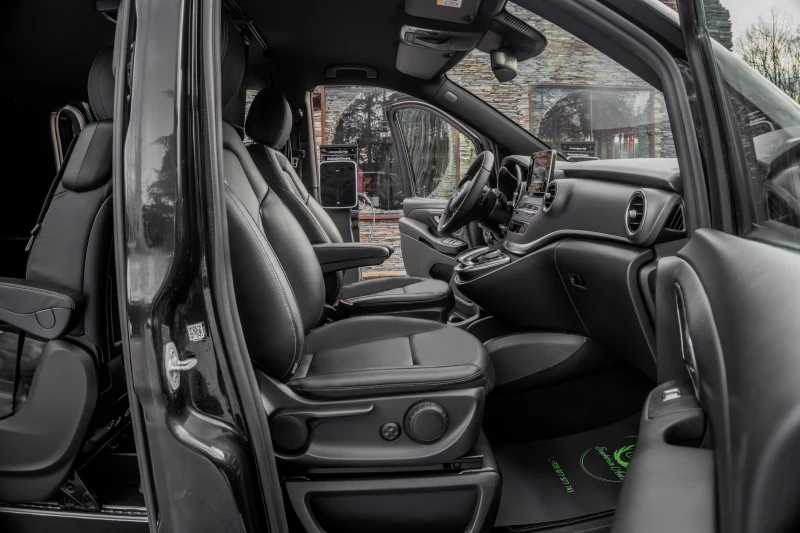 Mercedes-Benz V 220 d* LONG* BUSINESS CLASS* EXCLUSIVE* TV* LED* , снимка 10 - Бусове и автобуси - 53489726