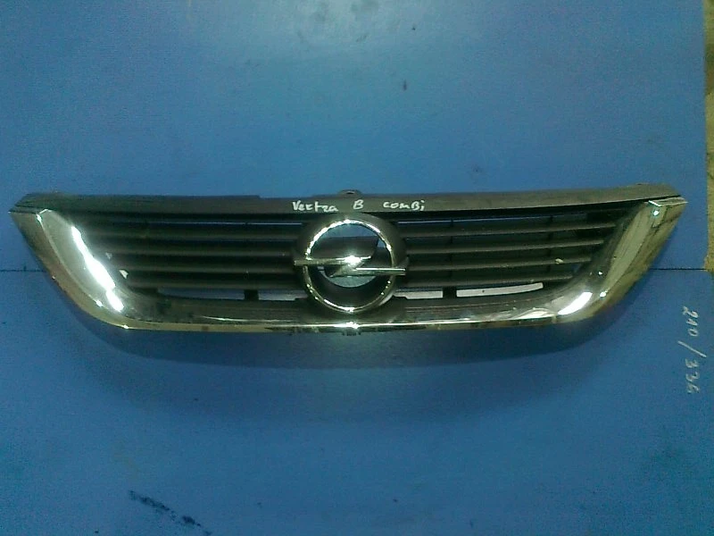 решетка между фаровете за Опел Вектра Б