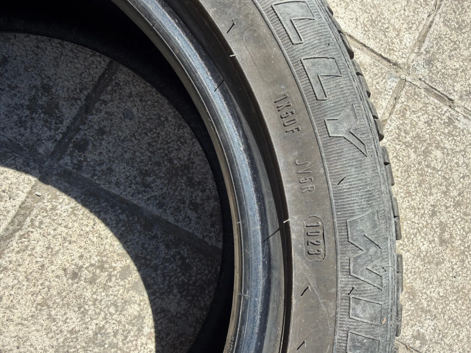 Гуми Зимни 205/55R16, снимка 4 - Гуми и джанти - 55976853