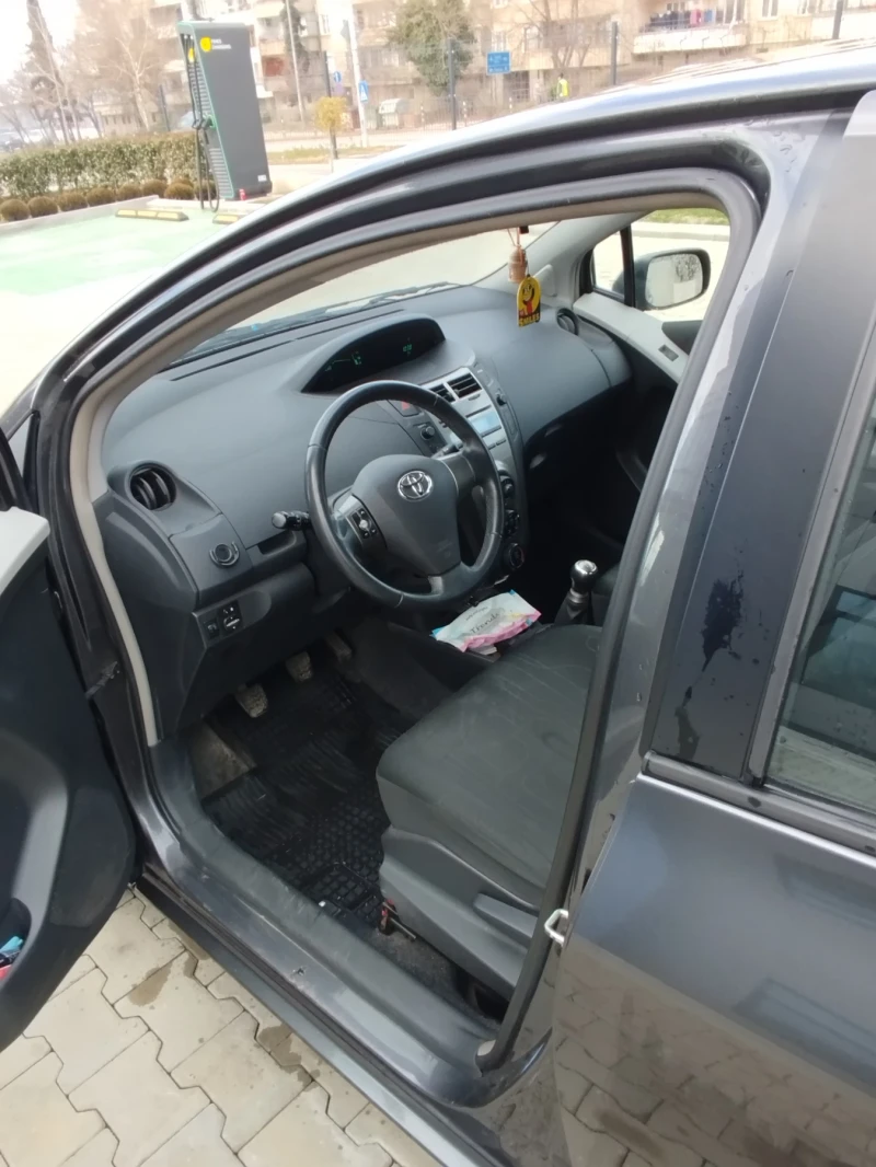 Toyota Yaris 1.0vvti, снимка 4 - Автомобили и джипове - 49064027