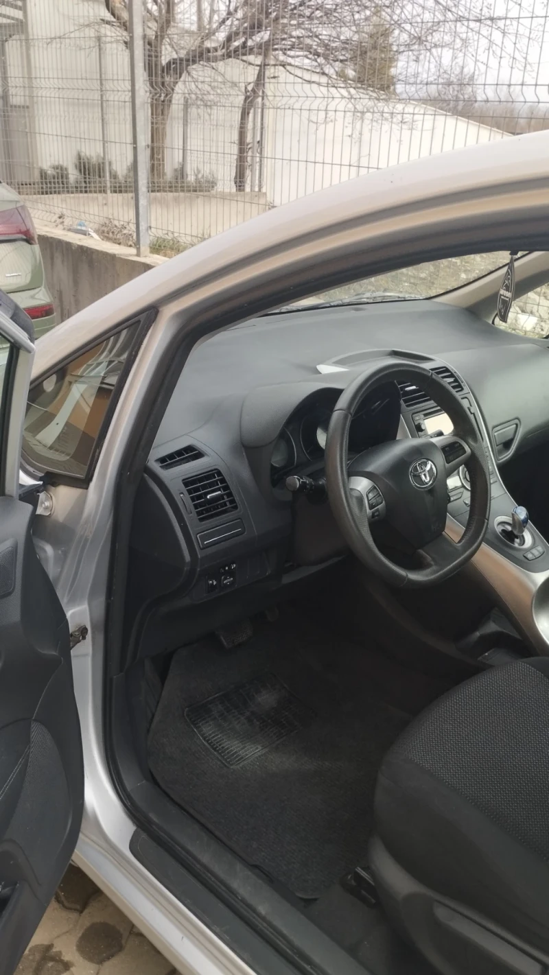 Toyota Auris, снимка 6 - Автомобили и джипове - 49503234