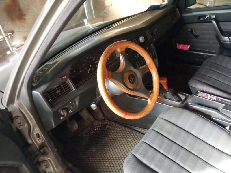 Mercedes-Benz 190 дизел, снимка 7 - Автомобили и джипове - 51670879