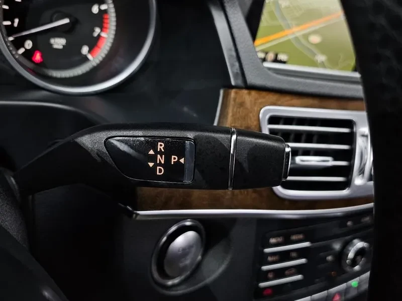 Mercedes-Benz E 300 Elegance - САМО 30% АВАНС, снимка 17 - Автомобили и джипове - 56002489