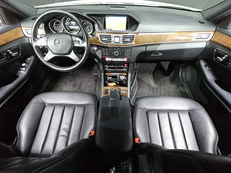 Mercedes-Benz E 300 Elegance - САМО 30% АВАНС, снимка 13 - Автомобили и джипове - 56002489