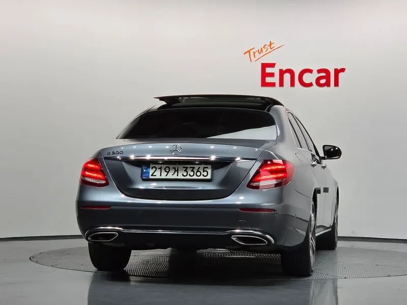 Mercedes-Benz E 300 САМО 30% АВАНС, снимка 4 - Автомобили и джипове - 56266481