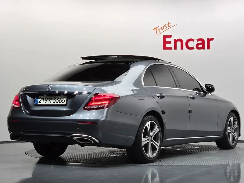 Mercedes-Benz E 300 САМО 30% АВАНС, снимка 2 - Автомобили и джипове - 56266481