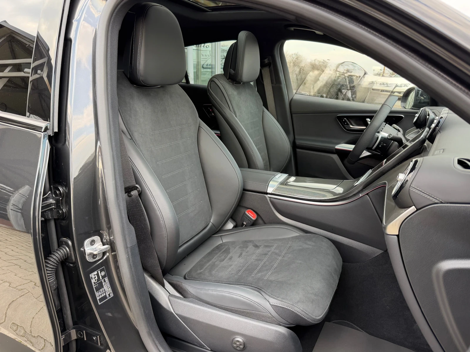 Mercedes-Benz GLC 200 AMG#DESIGNO#PANORAMA#DISTR#360* CAM#НОВ!!!, снимка 11 - Автомобили и джипове - 53741687