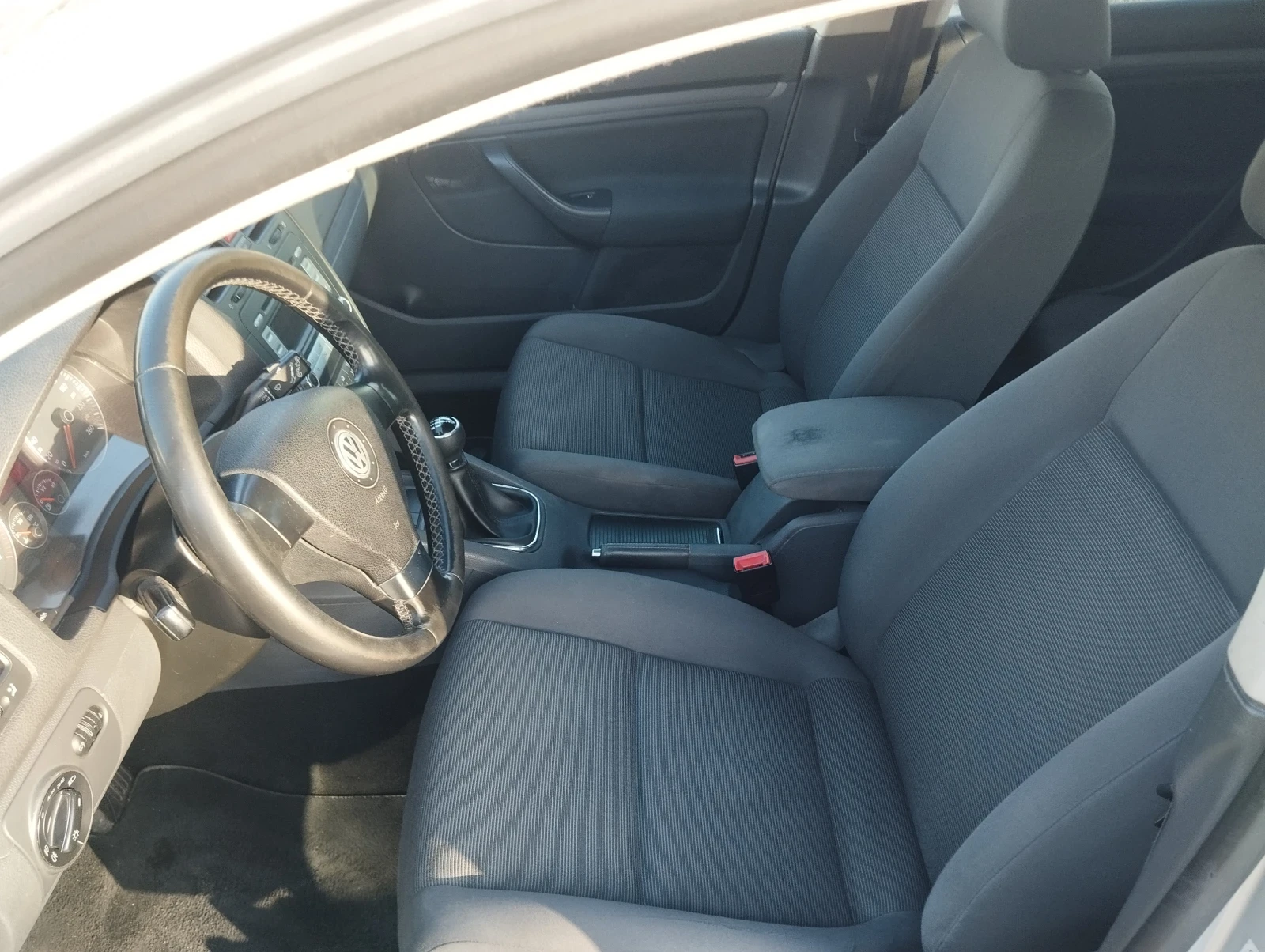 VW Golf 5, снимка 10 - Автомобили и джипове - 53839634