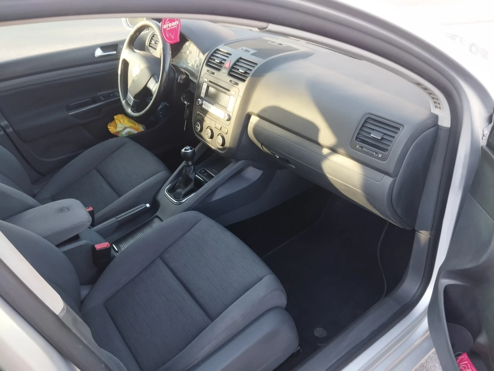 VW Golf 5, снимка 7 - Автомобили и джипове - 53839634