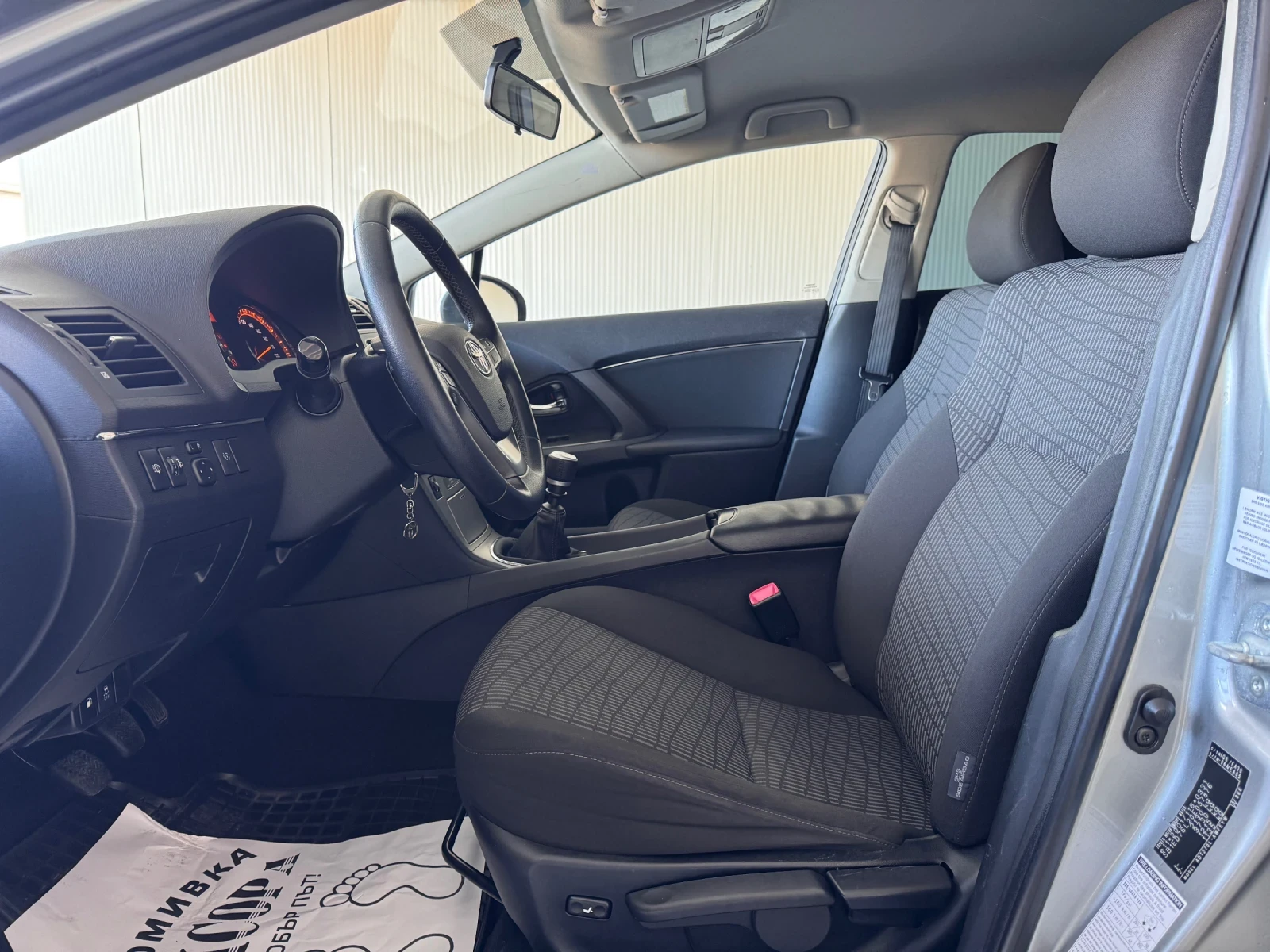 Toyota Avensis 2.0-D4D-NAVI+ KAMERA, снимка 7 - Автомобили и джипове - 53878739