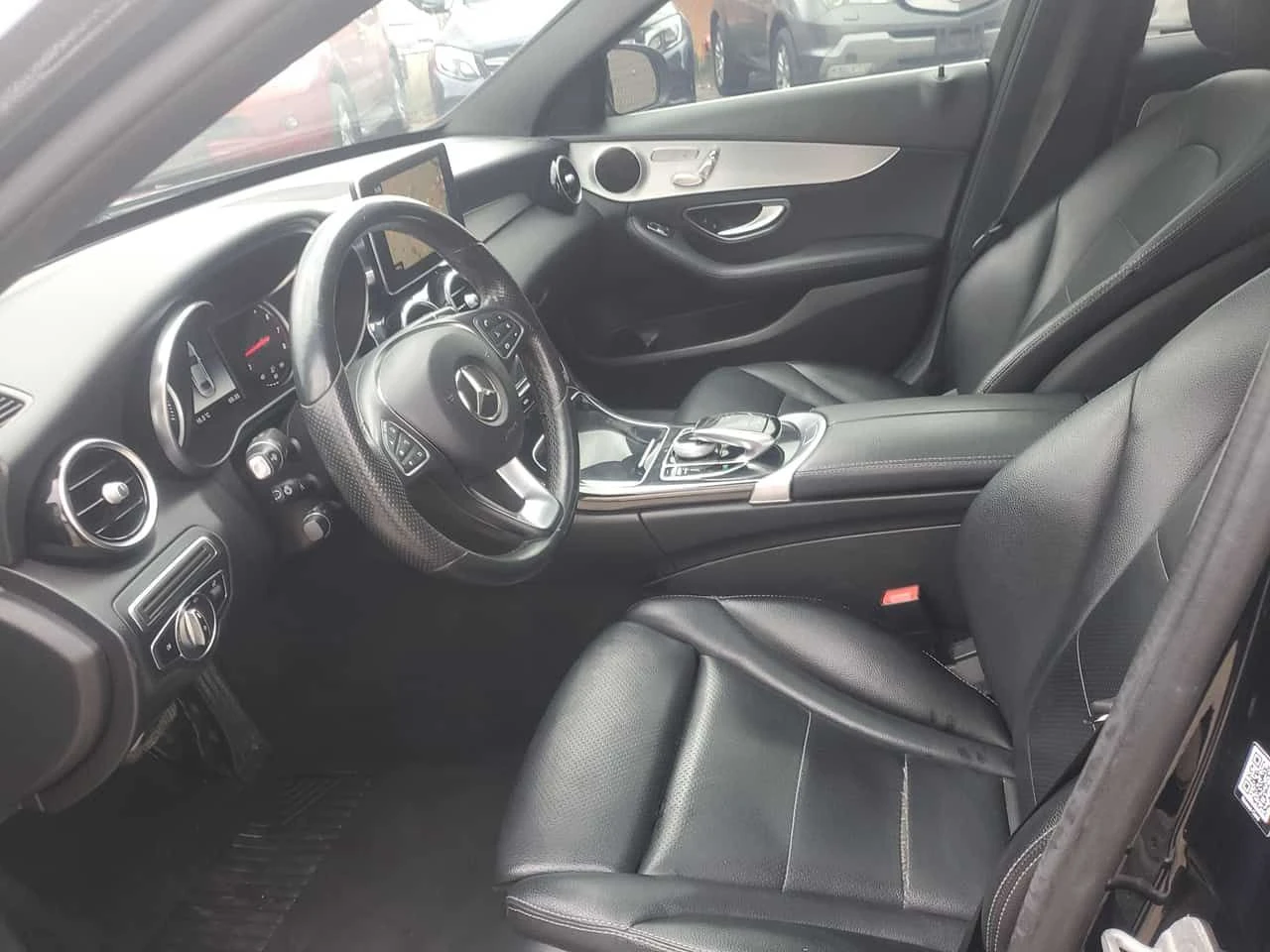 Mercedes-Benz C 300 * 4MATIC Sedan * CARFAX * ЦЕНА ДО БГ, снимка 5 - Автомобили и джипове - 54403570
