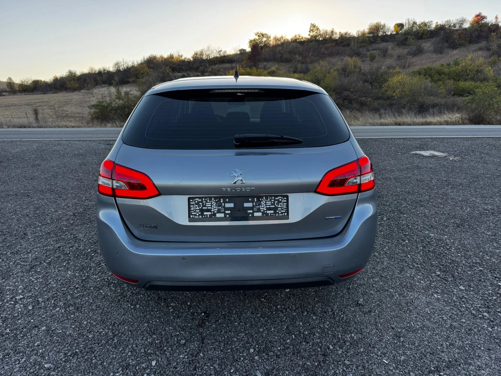 Peugeot 308 1.6Blue HDI, снимка 5 - Автомобили и джипове - 54694452
