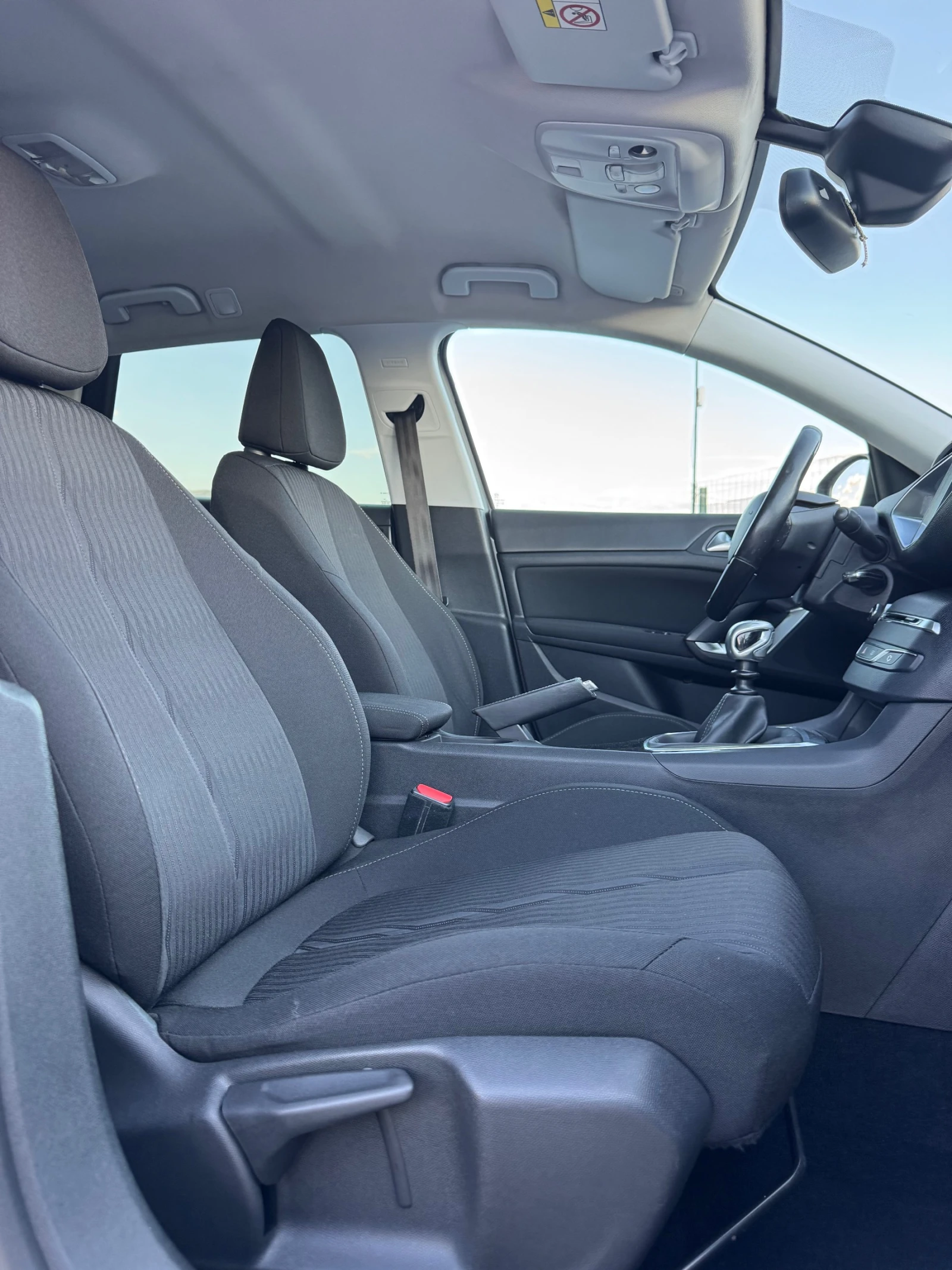 Peugeot 308 1.6Blue HDI, снимка 16 - Автомобили и джипове - 54694452