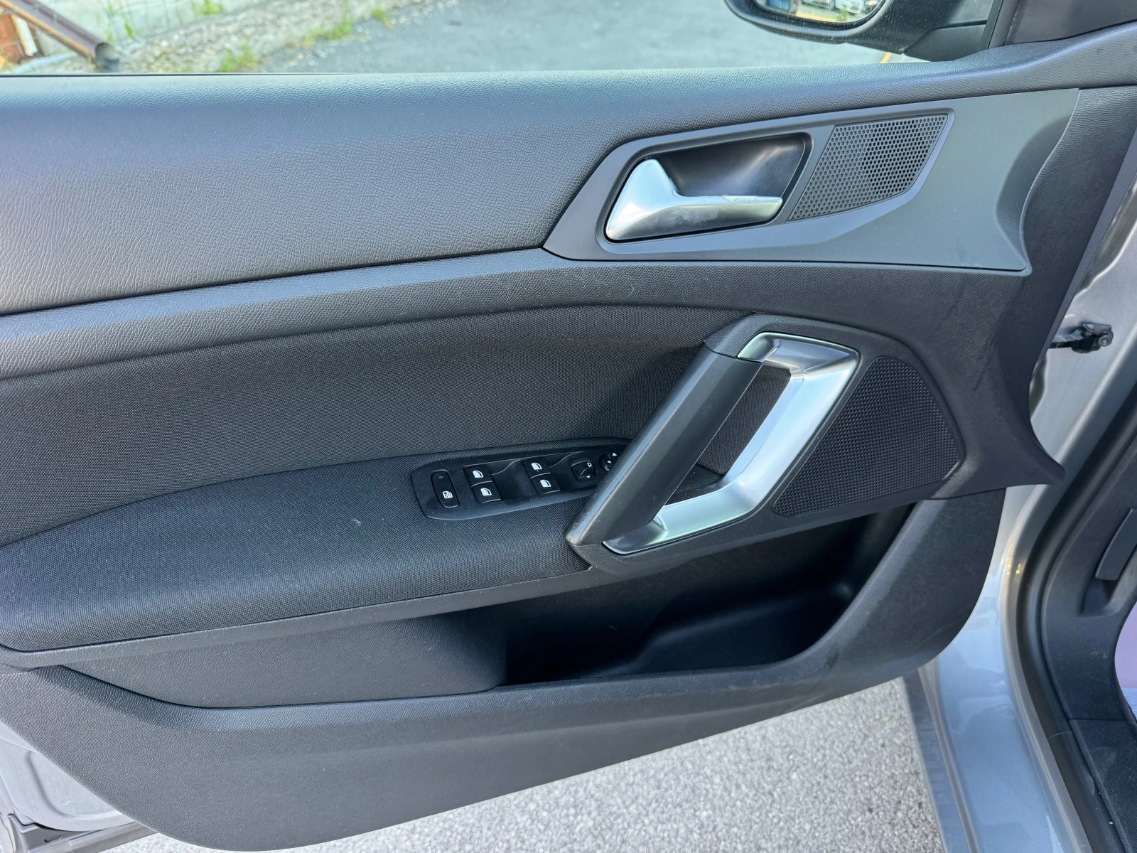 Peugeot 308 1.6Blue HDI, снимка 9 - Автомобили и джипове - 54694452