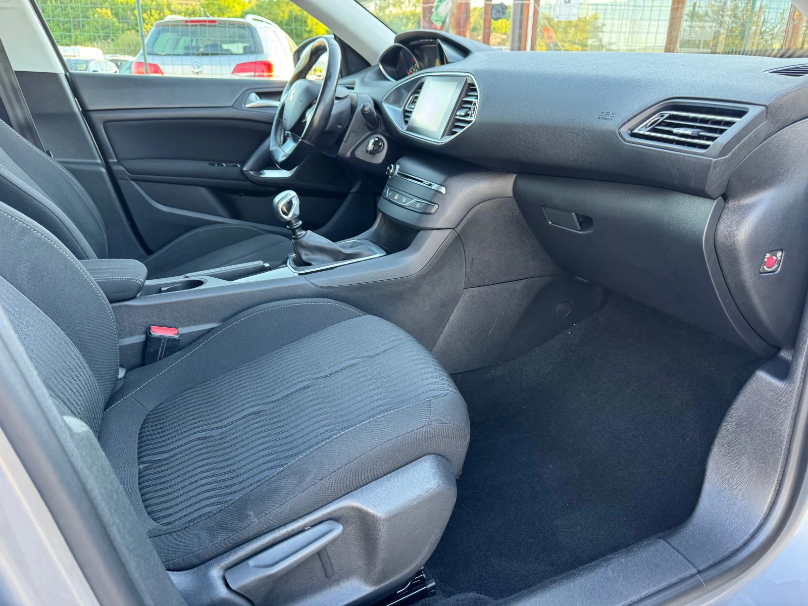 Peugeot 308 1.6Blue HDI, снимка 12 - Автомобили и джипове - 54694452