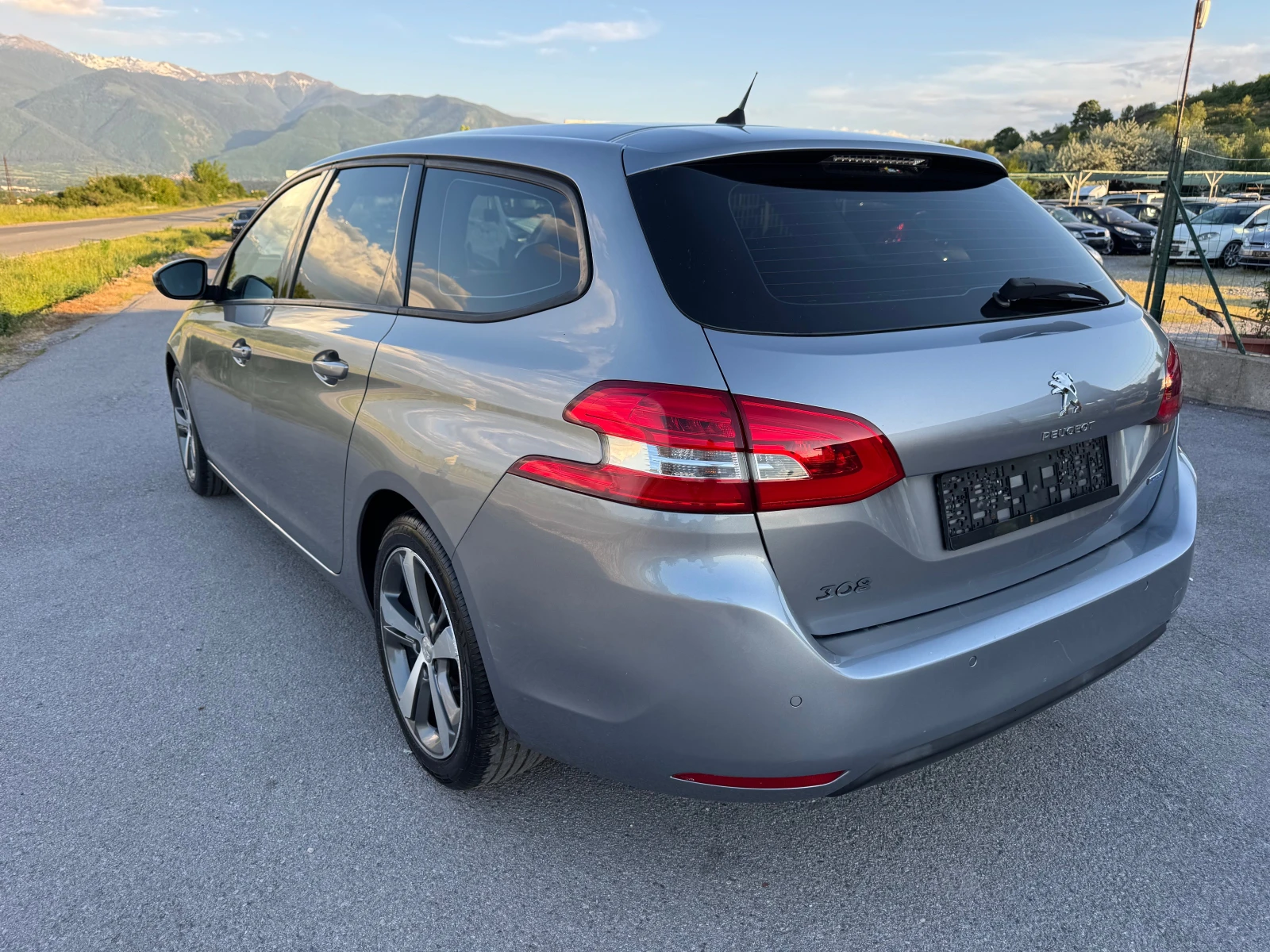 Peugeot 308 1.6Blue HDI, снимка 4 - Автомобили и джипове - 54694452