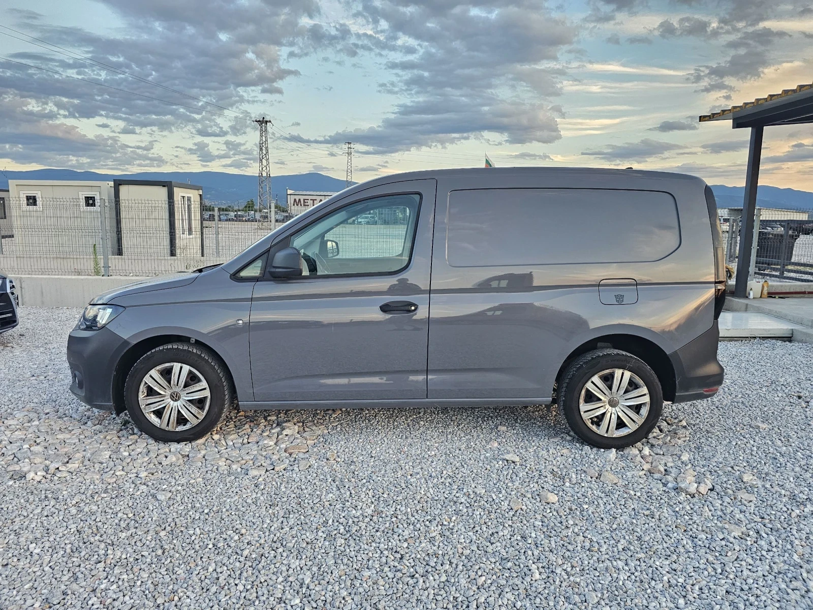 VW Caddy, снимка 8 - Автомобили и джипове - 54811680