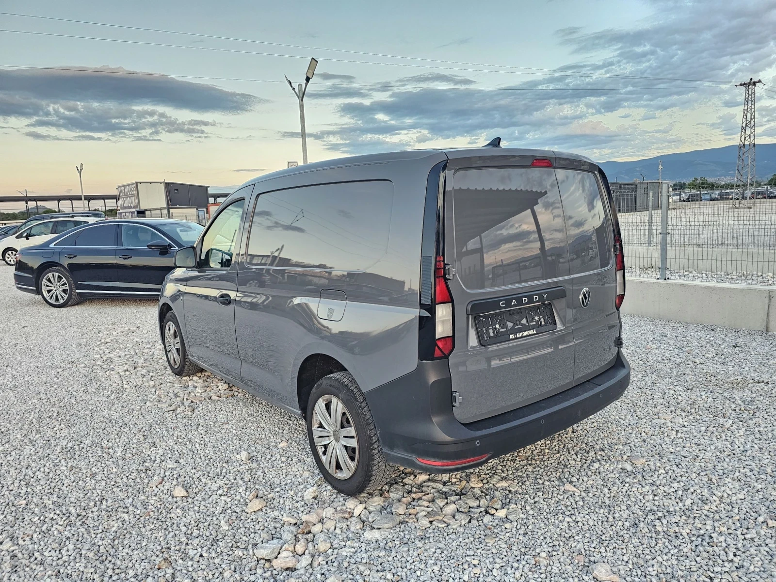 VW Caddy, снимка 4 - Автомобили и джипове - 54811680