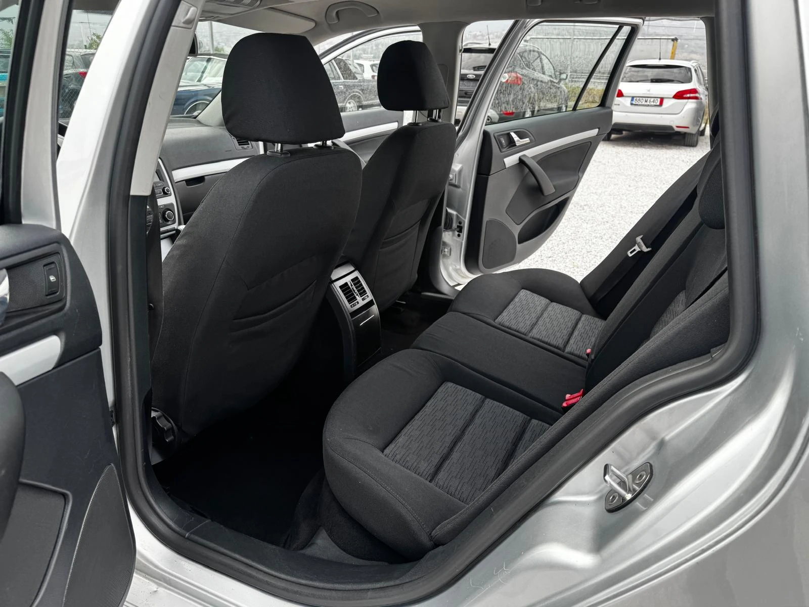 Skoda Octavia 1.6 tdi, снимка 8 - Автомобили и джипове - 56682220