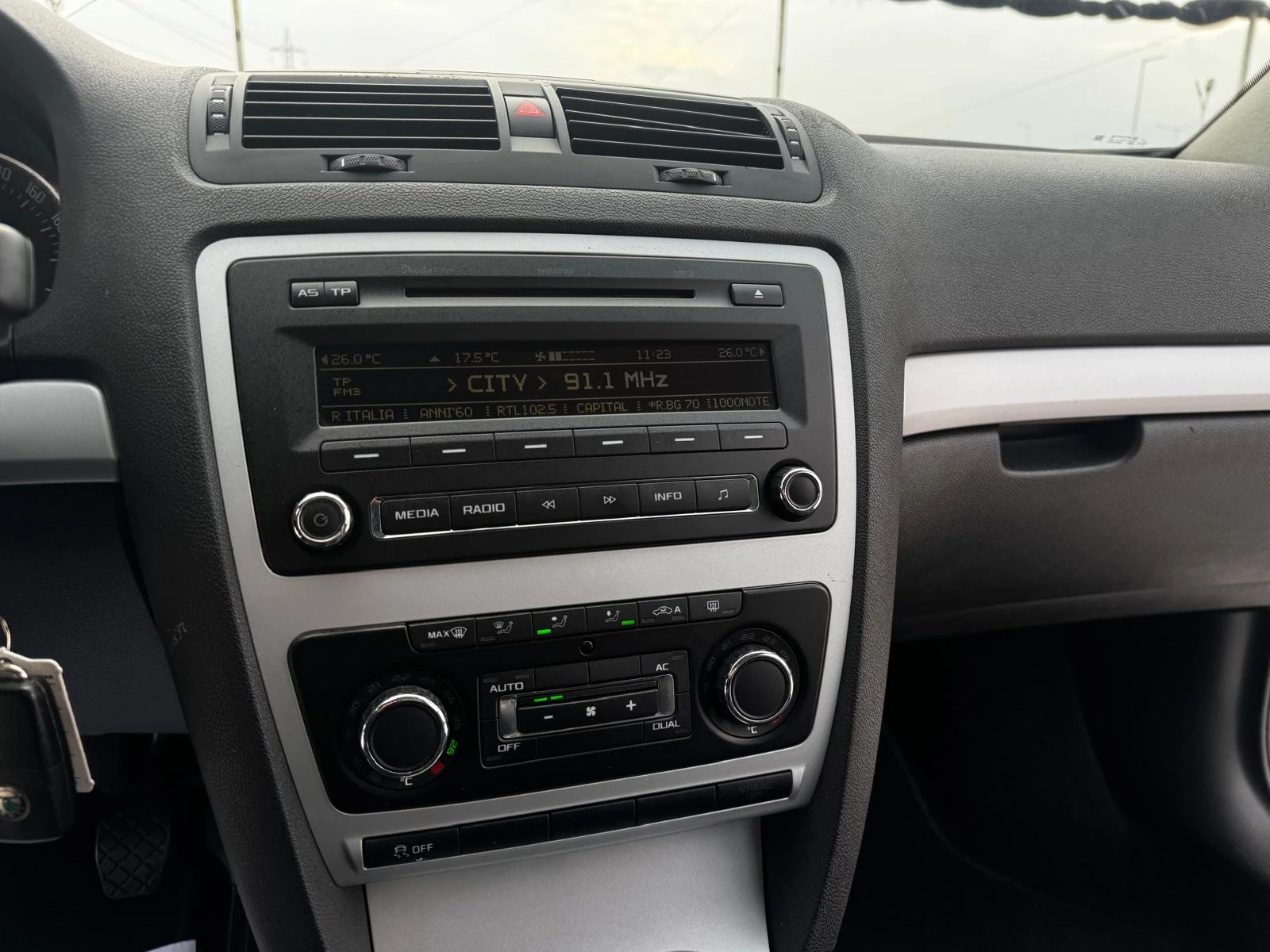 Skoda Octavia 1.6 tdi, снимка 12 - Автомобили и джипове - 56682220