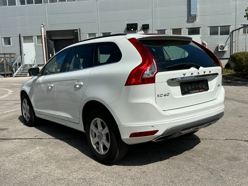 Volvo XC60 D4-EURO 6b-Сервизна книжка!, снимка 3 - Автомобили и джипове - 47217302