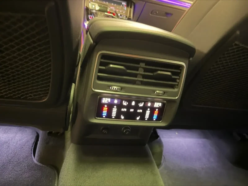 Audi Q7 50TDI / BLACK Optic + Carbon / 6+ 1 / Гаранционен, снимка 16 - Автомобили и джипове - 52801138