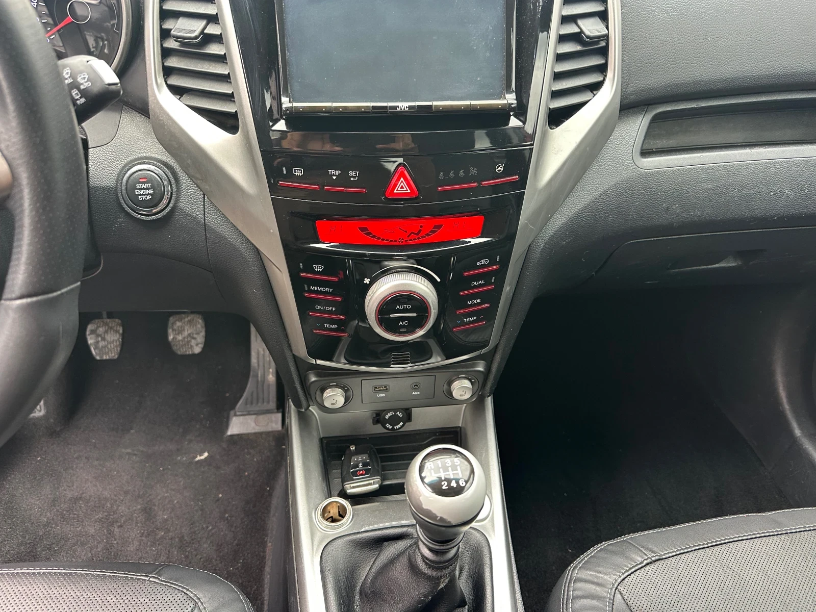 SsangYong Tivoli 1.6 ГАЗ/Бензин-128 к.с., снимка 12 - Автомобили и джипове - 54644639