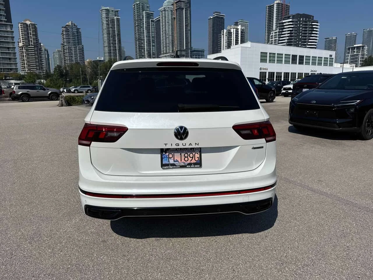 VW Tiguan * Comfortline R Line Black Edition * CARFAX * БЕЗ , снимка 4 - Автомобили и джипове - 55584801