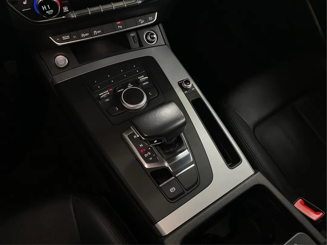 Audi Q5 45 Comfort QUATTRO| КАМЕРА| ПОДГРЕВ| 245к.с., снимка 9 - Автомобили и джипове - 56084674