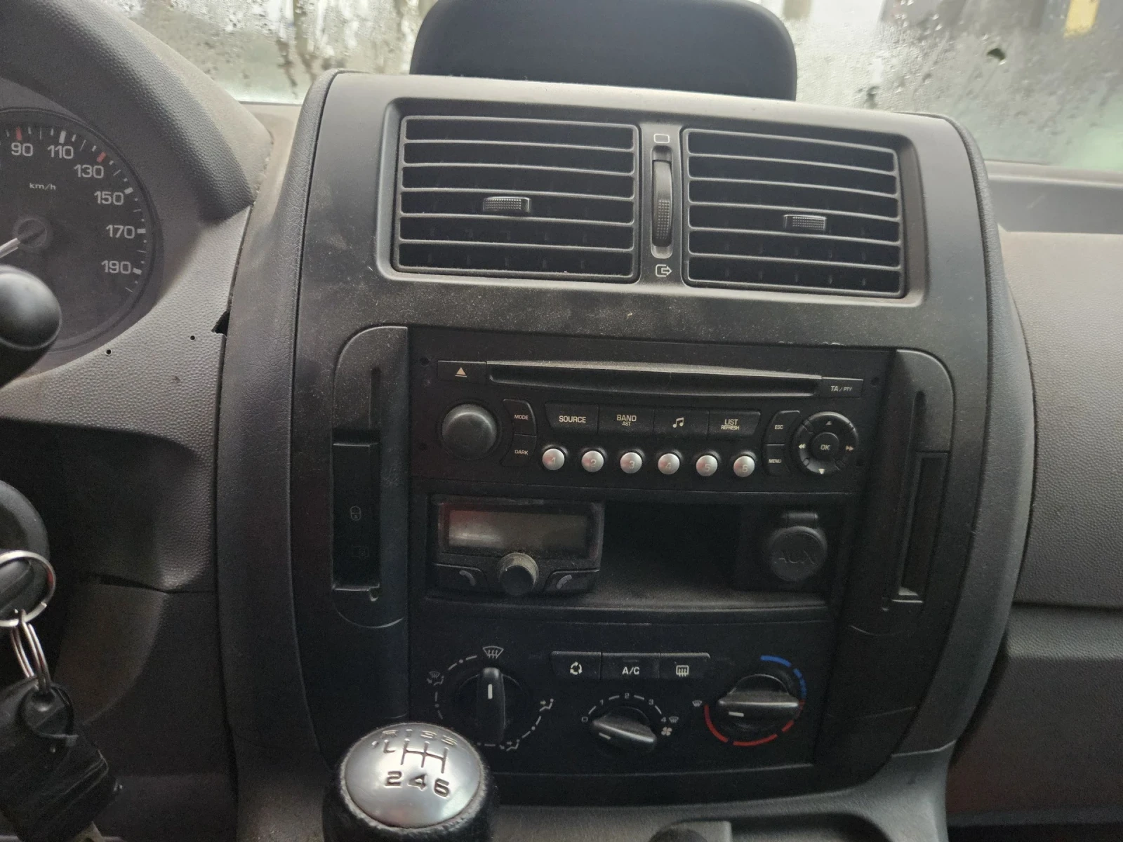 Peugeot Expert Дълга база, снимка 10 - Бусове и автобуси - 54673793