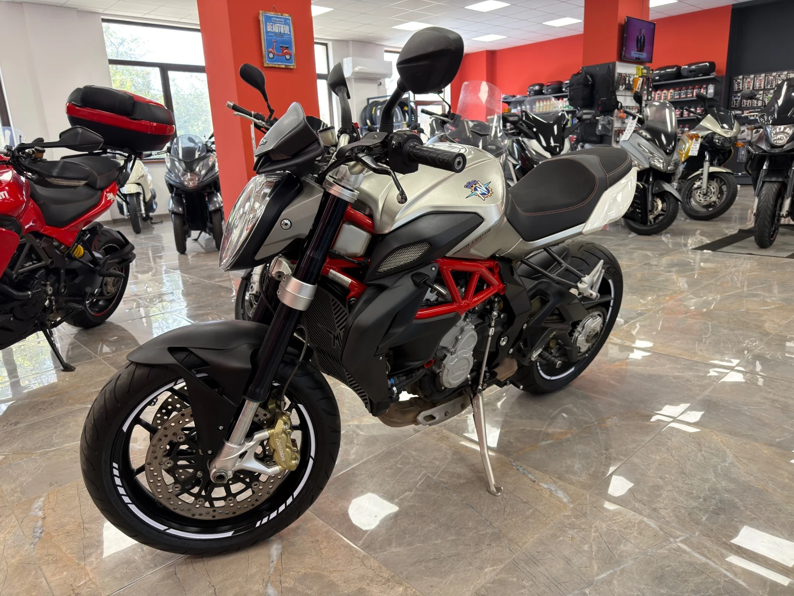 MV Agusta Brutale MV AGUSTA 800.2016, снимка 12 - Мотоциклети и мототехника - 56518145