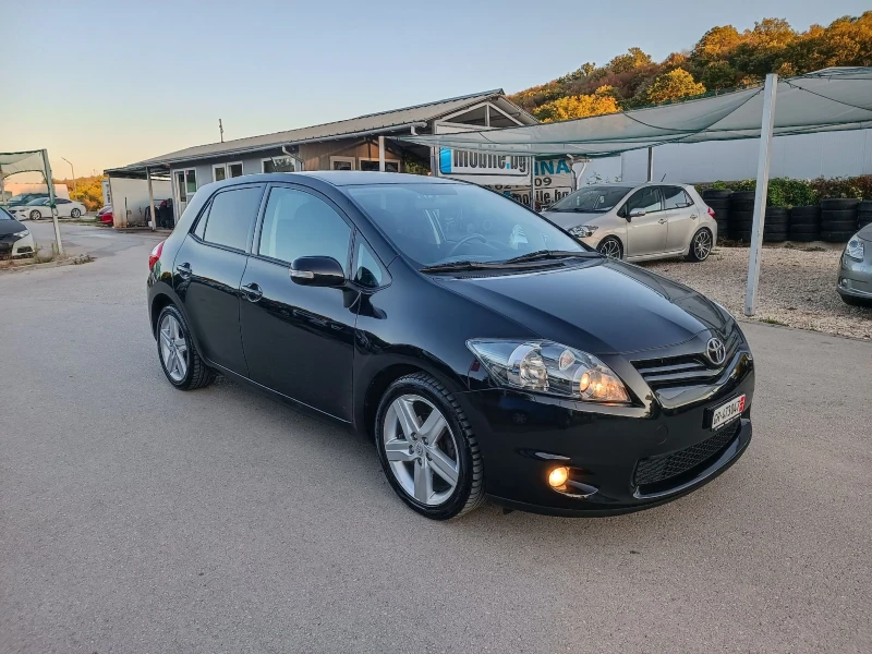 Toyota Auris 1.8i-147кс-ШВЕЙЦАРИЯ-РЪЧКА-6ск-FACELIFT, снимка 2 - Автомобили и джипове - 47499328