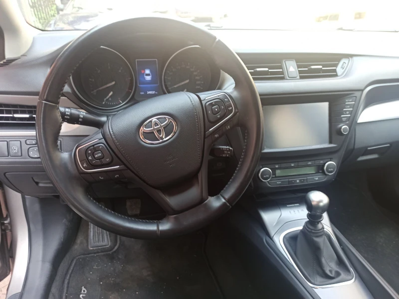 Toyota Avensis 2.0 D4D, снимка 7 - Автомобили и джипове - 47915930