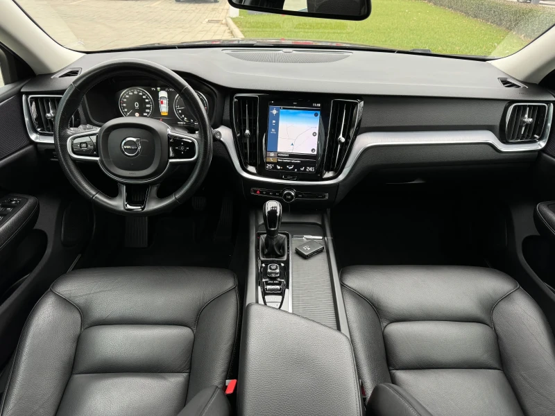 Volvo V60 2.0d Digital-LED-Distronic-Leder-Navi-Full* Euro6, снимка 9 - Автомобили и джипове - 48145548