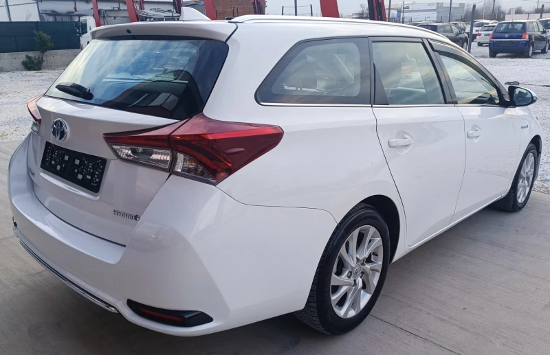 Toyota Auris 1.8 Hybrid, снимка 4 - Автомобили и джипове - 48417167