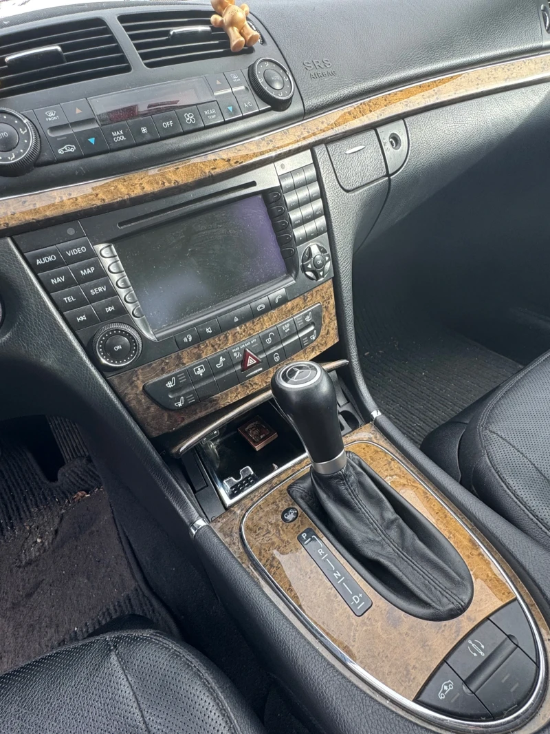 Mercedes-Benz E 500, снимка 13 - Автомобили и джипове - 48755925