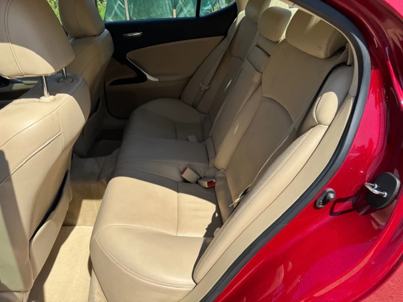 Lexus IS 250 Автоматик/Всички екстри, снимка 10 - Автомобили и джипове - 52569511