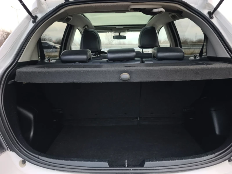 Toyota Yaris 1.5HYBRID LOUNGE NEW !!!, снимка 17 - Автомобили и джипове - 53286376