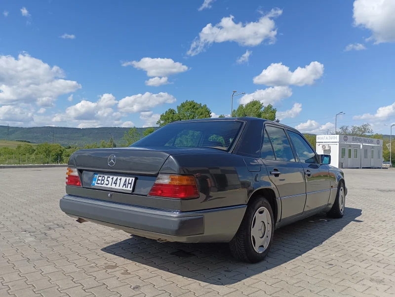 Mercedes-Benz 124 2.0 бензин, снимка 4 - Автомобили и джипове - 53396622